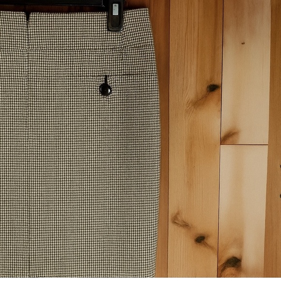 Banana Republic Size 10 wool blend tan and brown plaid skirt.  #fallwinterskirt - Picture 4 of 4